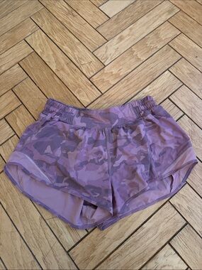Lululemon Hotty Hot shorts 2.5 inch